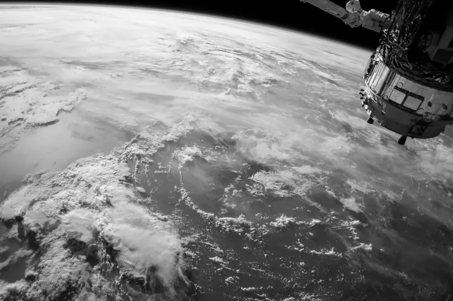 Satellite in orbita sopra la Terra
