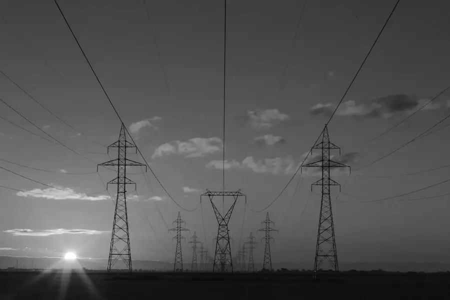 Tralicci di una rete elettrica ad alta tensione